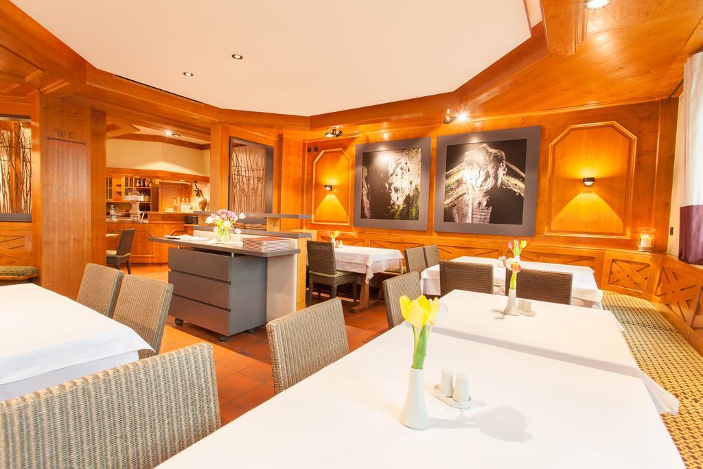 Hotel Restaurant Jaegerhof Weisendorf Exterior photo