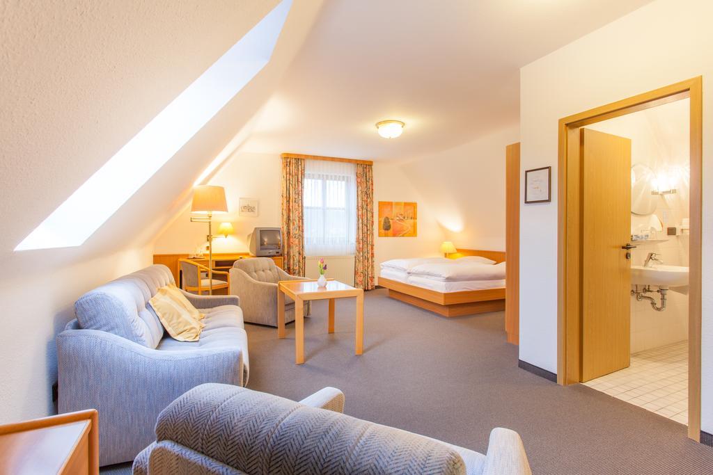 Hotel Restaurant Jaegerhof Weisendorf Room photo