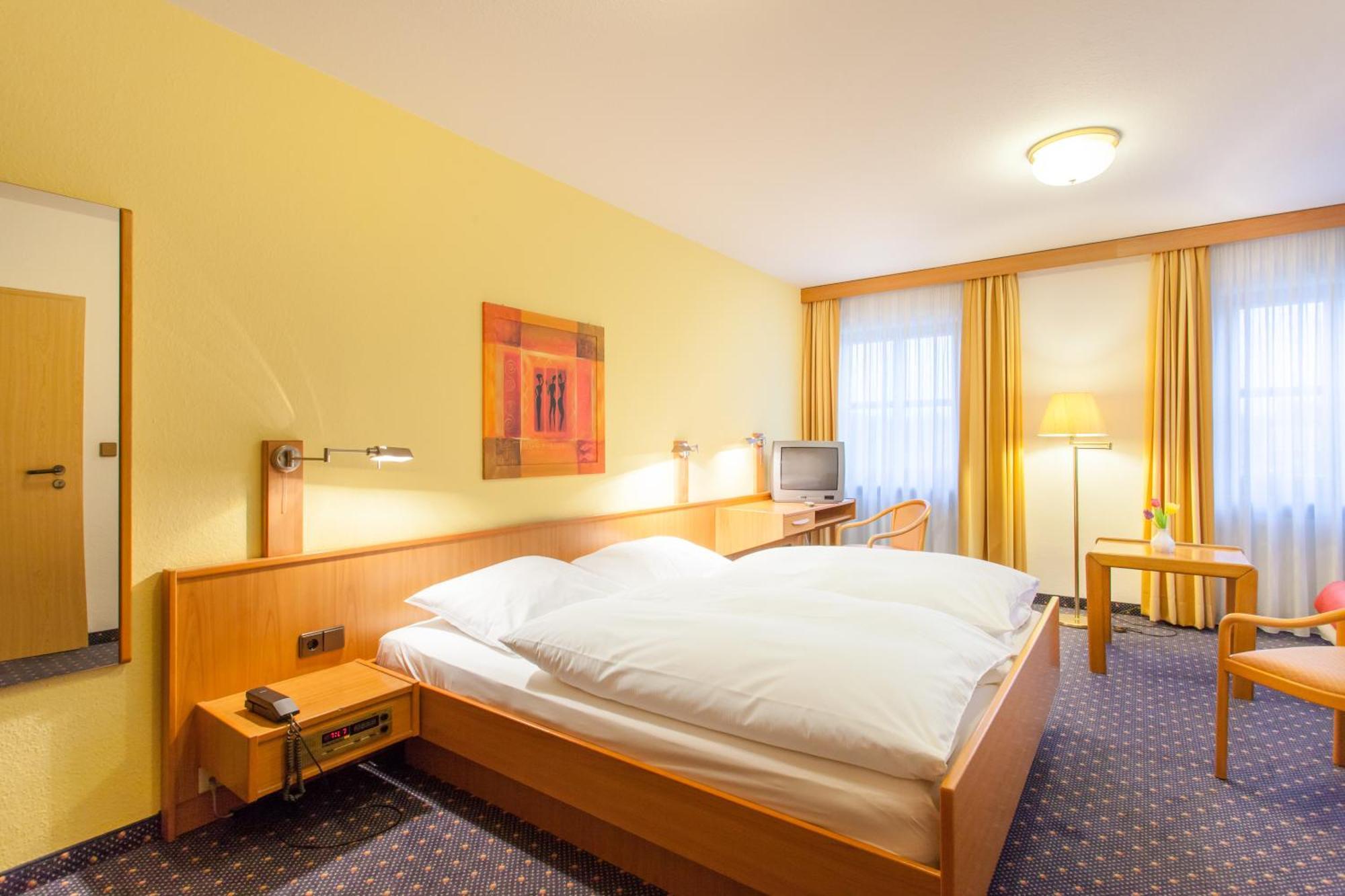 Hotel Restaurant Jaegerhof Weisendorf Room photo