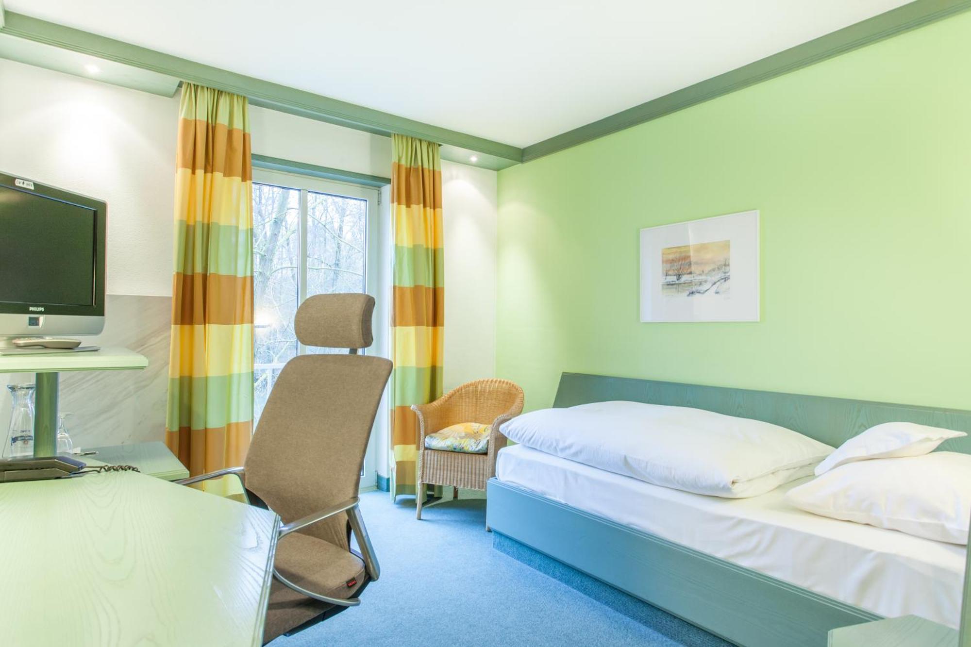 Hotel Restaurant Jaegerhof Weisendorf Room photo