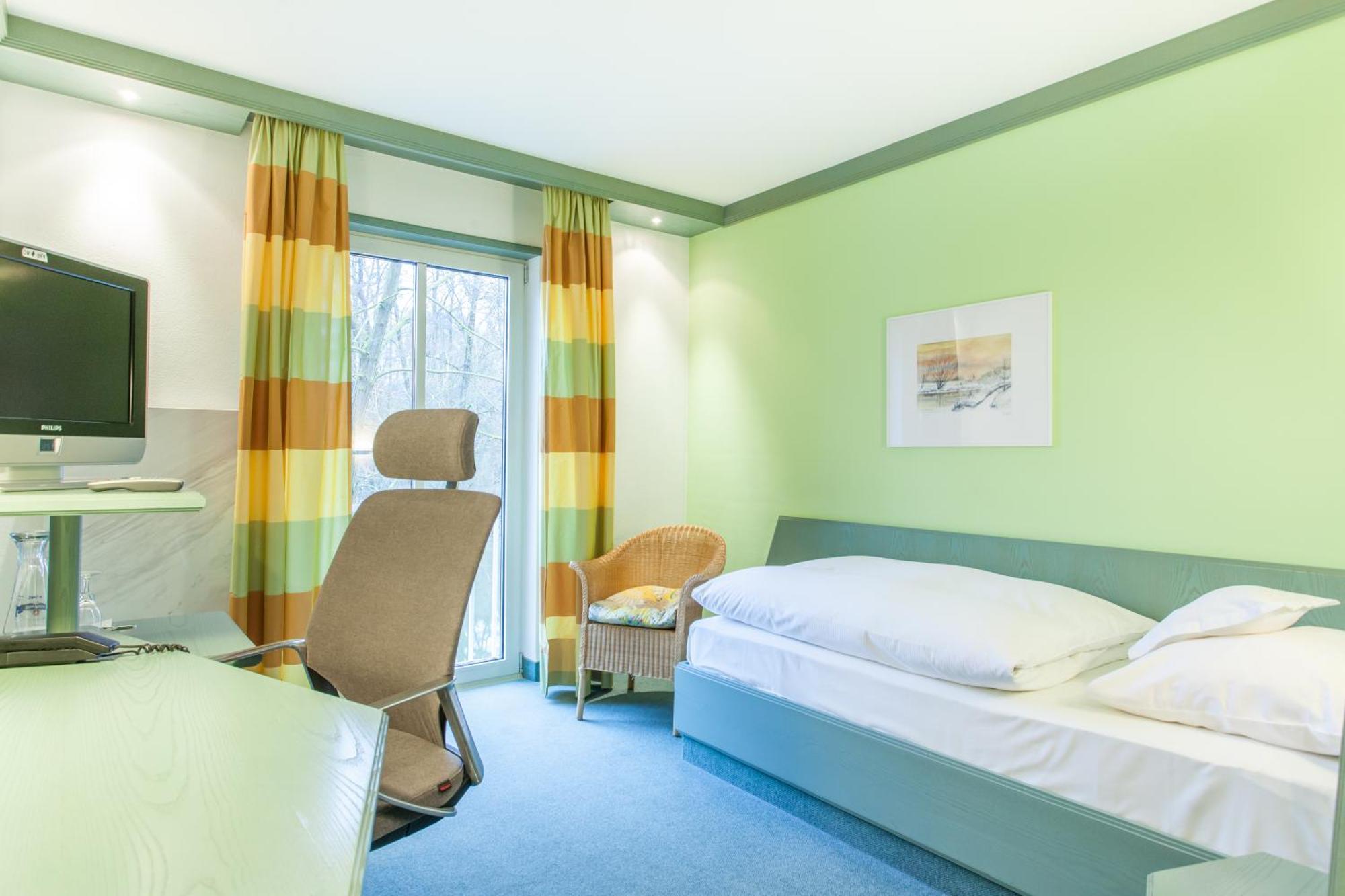 Hotel Restaurant Jaegerhof Weisendorf Room photo